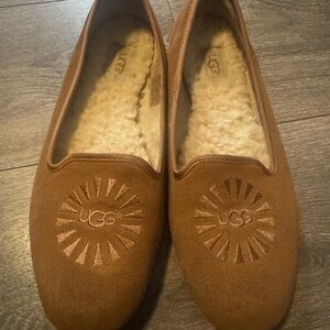 UGG Women's Tan Suede leather loafer flats size 9